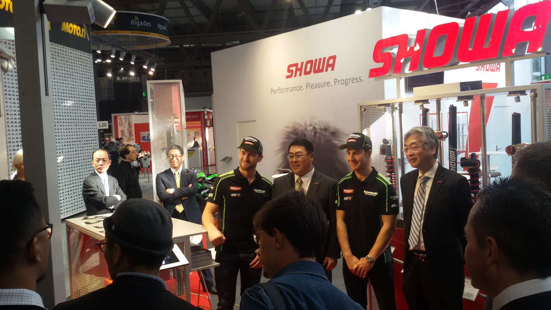 motoeauto-showa-eicma-tradeshow-01